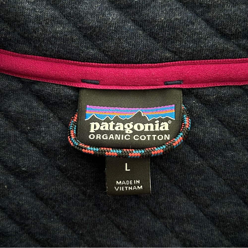 Patagonia Navy Quilted Pullover with Magenta Trim - Picture 7 of 8